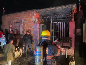 Incendio en la Chacarita deja tres viviendas afectadas