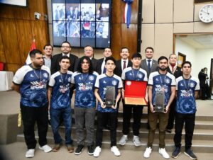 Joven universitario cuenta que hacen polladas para participar en competencias internacionales