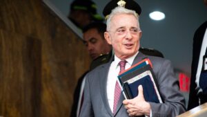 Juez que reina cerca del viejo presidente Álvaro Uribe de