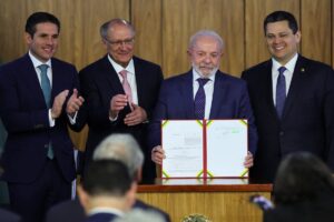 Lula da 5,000 millones en apoyo de la industria derrotada con «Trump Trump