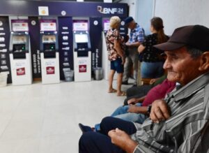 MEF revela los cinco sectores sociales que recibirán hoy sus pagos