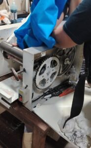 Ñemby: bomberos rescatan a trabajadora que quedó con la mano atrapada en máquina de masa