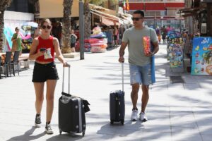 Quien solo sigue calentando solo: la economía de un mundo