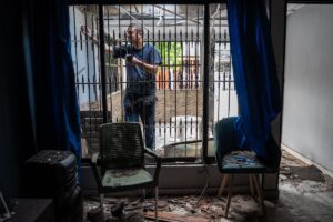«Tenemos guerra en la habitación del edificio»
