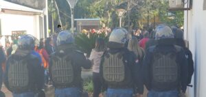 Tensión en la Municipalidad de Ciudad del Este: funcionarios reclaman salarios y exigen salida del interventor