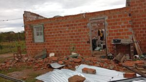Tormenta en Concepción deja casas con paredes caídas y techos destrozados