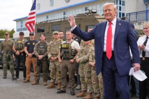 Trump se jacta debido al envío de soldados y la Policía Federal en Washington: «Serán mucho tiempo» | Internacional