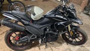 Motochorros roban G. 700.000 y abandonan su motocicleta de G. 5 millones en Pedro Juan Caballero