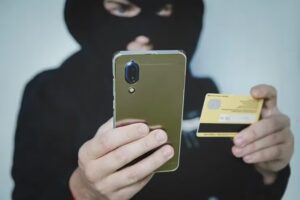 Mujer denuncia vaciamiento de G. 20 millones de su cuenta bancaria en Pedro Juan Caballero