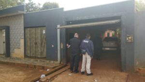 Policía allana viviendas en Pedro Juan Caballero por un caso de sicariato en una mueblería