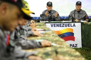 Contra lo más atractivo para el espejo de un espejo antes de Trump