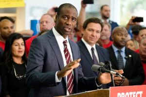 Florida renunciará a la necesidad de vacunación infantil