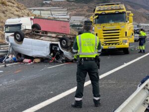 Los autos toman las reducciones de las restricciones de las camionetas después de destruir a los muertos | Bandido