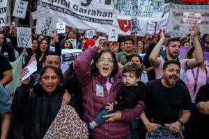Maestros, médicos y estudiantes se encuentran con los nervios de Milei y las personas superadas