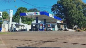 Peña anuncia reducción de precios en Petropar