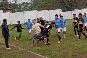 Video: violenta batalla campal en torneo de barrio en Ñemby
