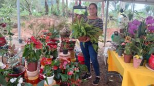 Yvoty Rape recibe la primavera en Cabañas, la comunidad de las flores