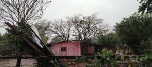 Temporal en Amambay: más de 100 casas destechadas