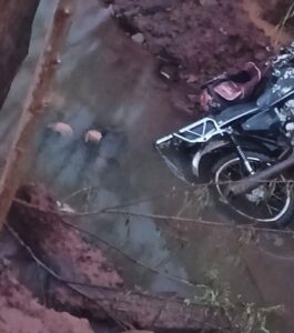 Motociclista muere tras caer de un puente en reparación en Cerro Corá