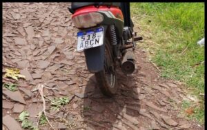 Hallan motocicleta robada abandonada en un yuyal en Pedro Juan Caballero
