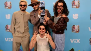 Bad Bunny y Morat arrasan en Premios Juventud 2025 – Estación 40