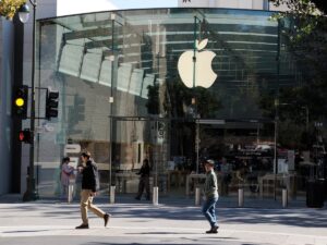Apple gana un 86% más en el trimestre gracias al aumento de las ventas del iPhone | Economía mundial