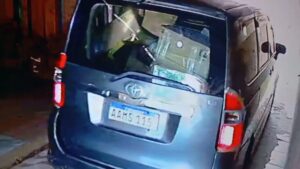 Comando armado asalta depósito de encomiendas y roba furgoneta cargada con celulares en PJC