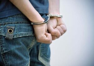 Condenan a adolescente que abuso de su sobrino