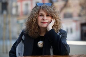 Escritora nicaragüense Gicarati Alli gana los teléfonos de Carlos Mfoto: