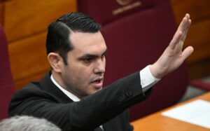 Fiscalía apeló sobreseimiento de Hernán Rivas por “error de juicio” de juez en el caso título falso