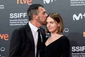 La boda de Antonio recoge a Stella Stella Stella y Alex Grusyynski y revela «Otras lágrimas» | Gente