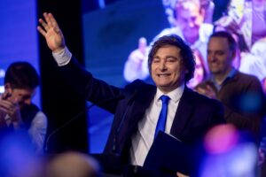 Milei ayuda a poner fin a su carrera tras la victoria electoral