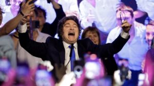 Milei gana las elecciones legislativas de Argentina con más del 40% de los votos