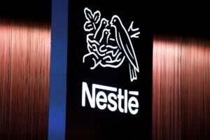 Nestlé arranca con más del 9% en Bolsa tras anunciar un recorte de 16.000 | Empresas