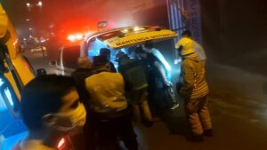 Tensión en Ciudad del Este: incendio y personas atrapadas tras una violenta riña en un edificio