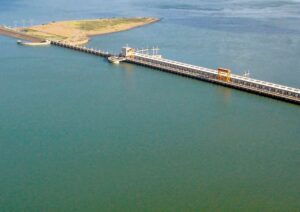 Yacyretá: tasa de uso local baja y sube la de “cesión”