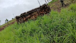 Joven conductor muere tras vuelco de camioneta en Bella Vista Norte