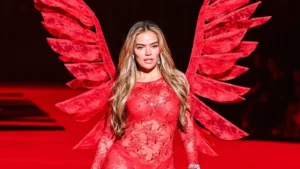 Karol G cantó y desfiló en el Victoria’s Secret Fashion Show – Estación 40