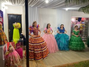 Así el ñandutí se fusiona con la magia y se convierte en vestidos de princesas