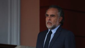 El Ministro de Justicia del Tribunal Supremo, Beenetti, declaró: «Está loco y enfermo.