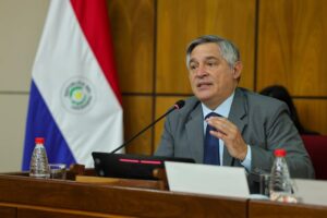 El argumento del Ramírez para becar a sus directores y plantar a diputados