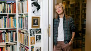 En casa de Ampro Lolas, desde Dover: Un templo de los libros desde donde tradujo a Jane Austen | Entretenimiento | Moda