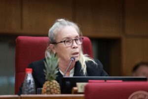 Lucía Mendoza se despide y retorna cuestionado senador tránsfuga “Chaqueñito”