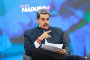 Maduro intenta reforzar su plantel a pocas horas de llegar al chavista con un arduo trabajo: «No se van a acabar, somos invencibles»