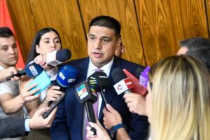 Oficialistas abren chance de apriete a ministros de Corte