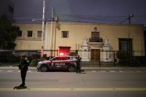 Perú congela el área protegida del ex Primero distillo placro, que ha huido a la Embajada de México