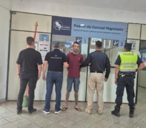 Requerido por la justicia de Brasil detenido en PJC fue entregado a su país