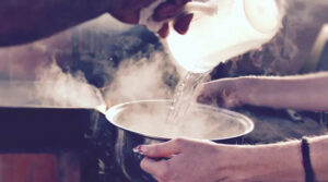 Mujer denuncia agresión y lesión por quemadura con agua caliente en Pedro Juan Caballero