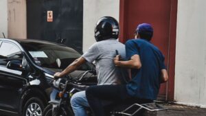 Adulto mayor es víctima de asalto en PJC: Le roban motocicleta y celular en el barrio Guaraní
