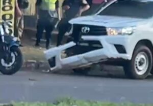 Motociclista hospitalizado con fractura tras chocar contra patrullera en Pedro Juan Caballero